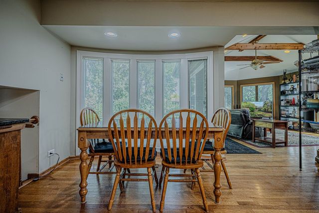 1606 E WAVERLY Court, Arlington Heights, IL 60004