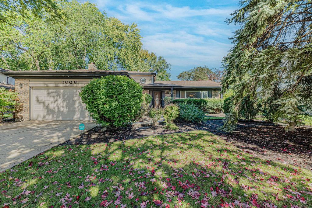 1606 E WAVERLY Court, Arlington Heights, IL 60004