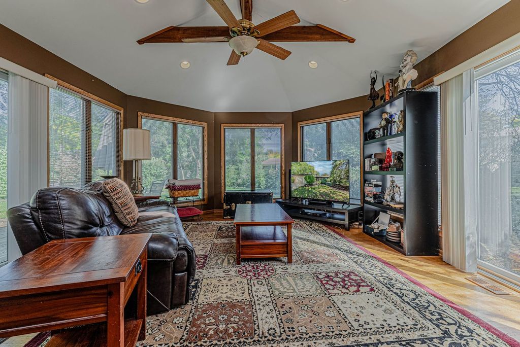 1606 E WAVERLY Court, Arlington Heights, IL 60004 — photo 3