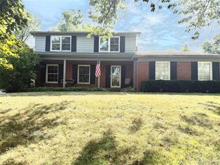 2570 Aspen Lane, Bloomfield Village, MI 48302