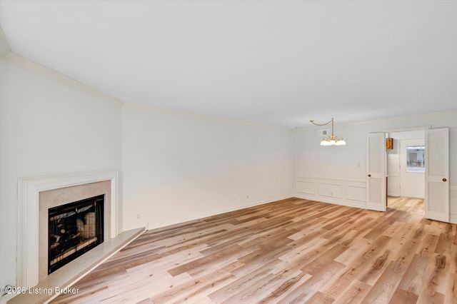 107 Shelby Pointe Dr, Louisville, KY 40223