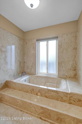 107 Shelby Pointe Dr, Louisville, KY 40223