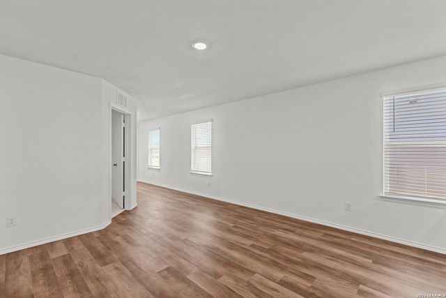 971 Bluegrass Pt, New Braunfels, TX 78130