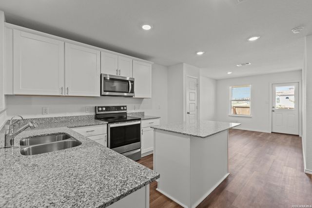 971 Bluegrass Pt, New Braunfels, TX 78130