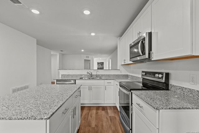 971 Bluegrass Pt, New Braunfels, TX 78130