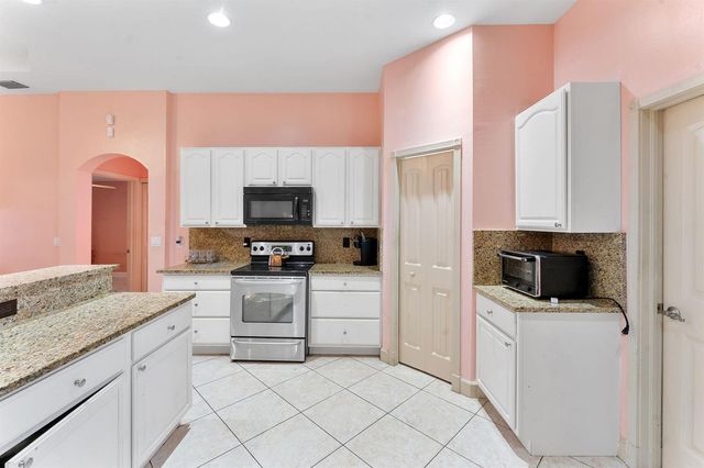 534 SW Halifax Avenue, Port St. Lucie, FL 34953