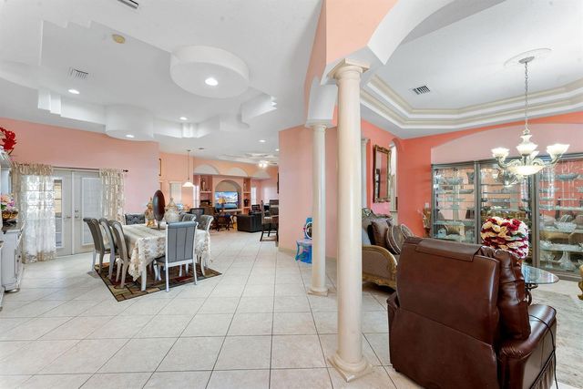 534 SW Halifax Avenue, Port St. Lucie, FL 34953