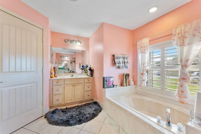 534 SW Halifax Avenue, Port St. Lucie, FL 34953