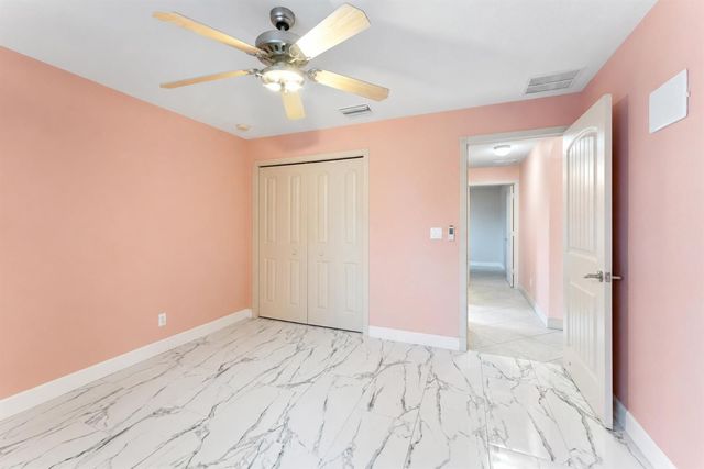 534 SW Halifax Avenue, Port St. Lucie, FL 34953