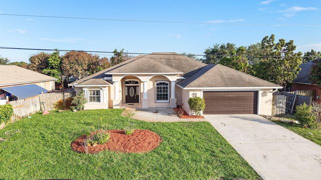 534 SW Halifax Avenue, Port St. Lucie, FL 34953