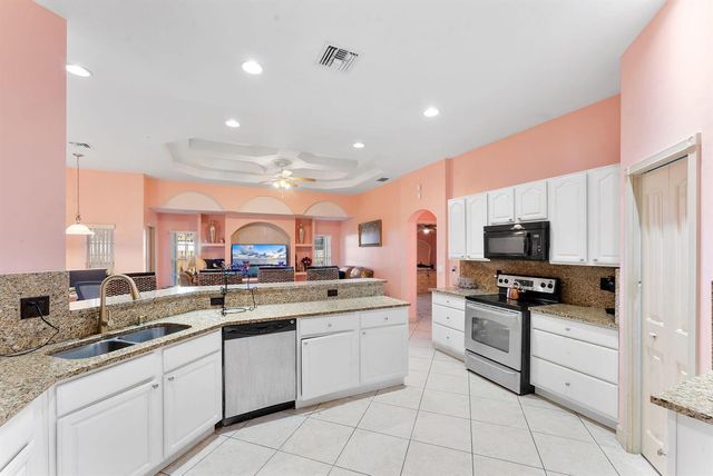 534 SW Halifax Avenue, Port St. Lucie, FL 34953