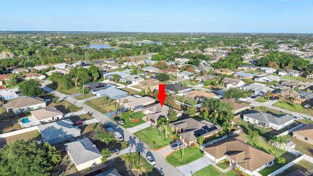 534 SW Halifax Avenue, Port St. Lucie, FL 34953