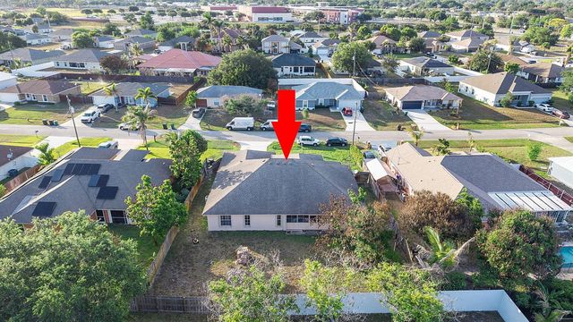 534 SW Halifax Avenue, Port St. Lucie, FL 34953