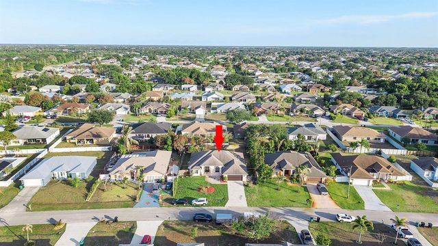 534 SW Halifax Avenue, Port St. Lucie, FL 34953