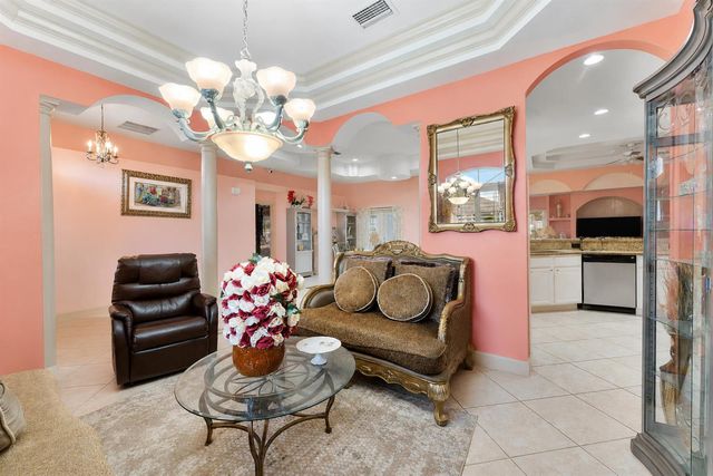 534 SW Halifax Avenue, Port St. Lucie, FL 34953