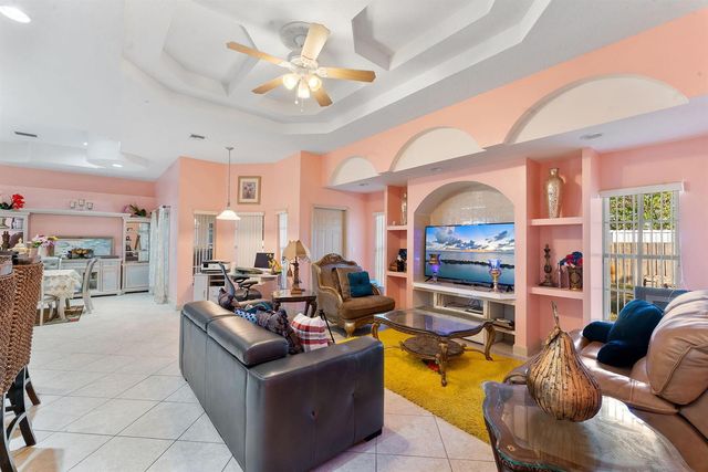 534 SW Halifax Avenue, Port St. Lucie, FL 34953
