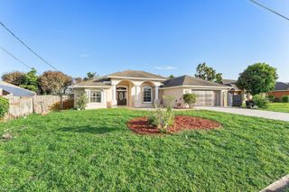 534 SW Halifax Avenue, Port St. Lucie, FL 34953