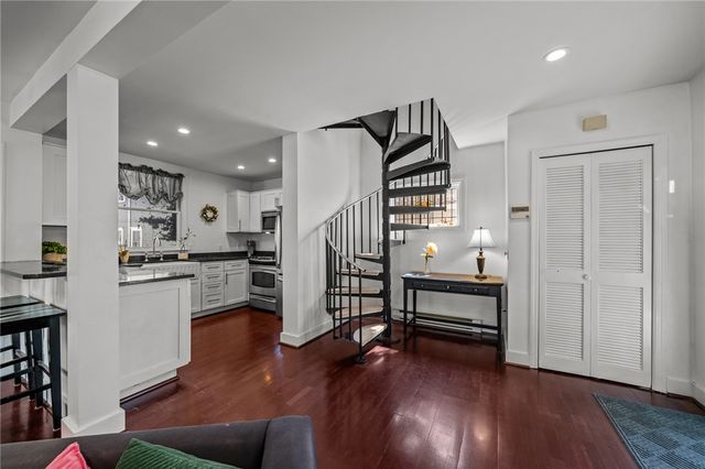2 Lasalle Place, Newport, RI 02840