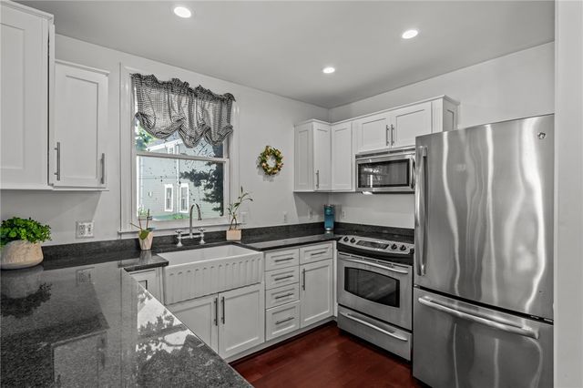 2 Lasalle Place, Newport, RI 02840
