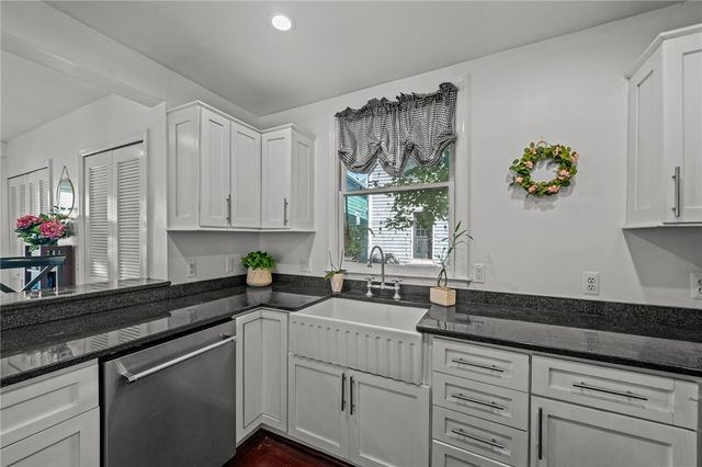 2 Lasalle Place, Newport, RI 02840
