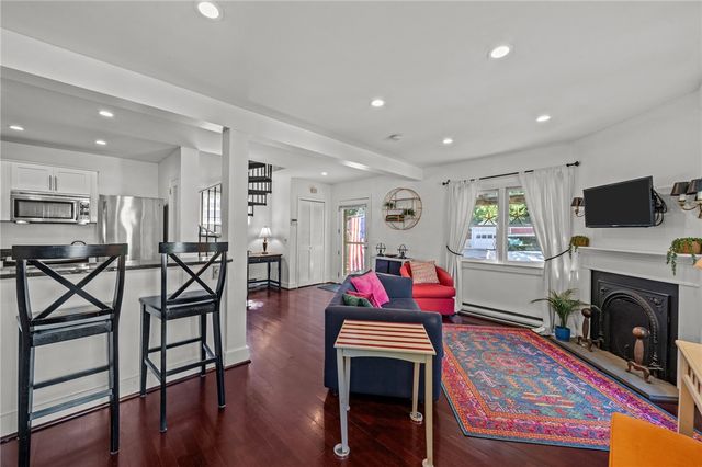 2 Lasalle Place, Newport, RI 02840