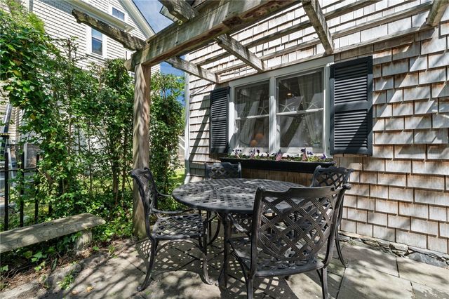 2 Lasalle Place, Newport, RI 02840