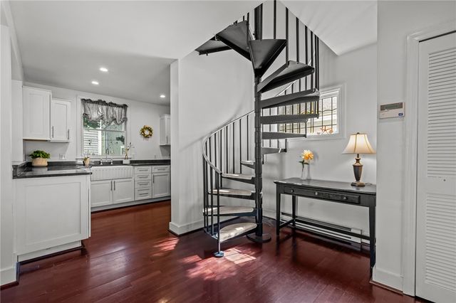 2 Lasalle Place, Newport, RI 02840