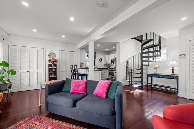 2 Lasalle Place, Newport, RI 02840