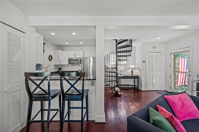2 Lasalle Place, Newport, RI 02840