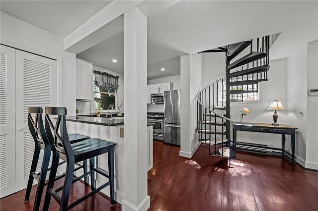 2 Lasalle Place, Newport, RI 02840