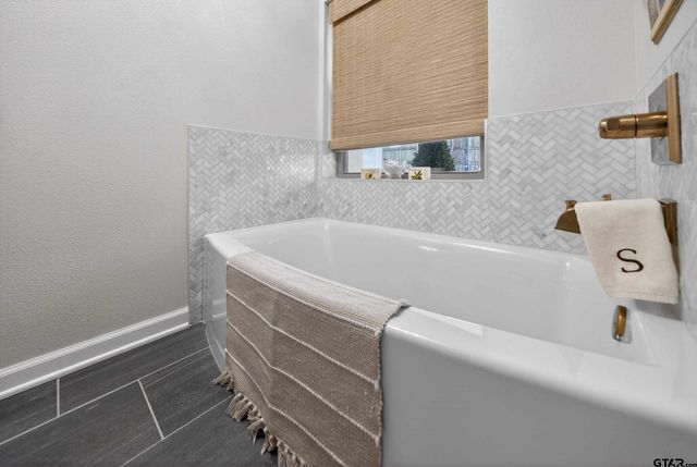 3918 Fry Avenue, Tyler, TX 75701