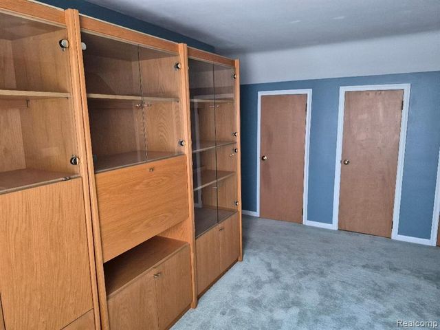 25102 Friar Lane, Southfield, MI 48033