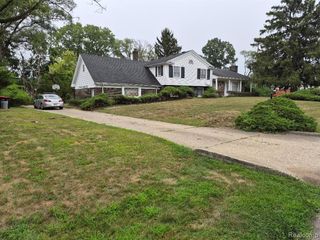 25102 Friar Lane, Southfield, MI 48033