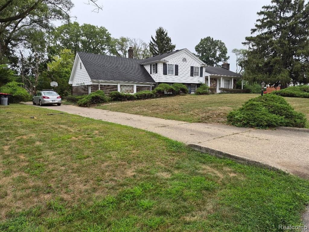 25102 Friar Lane, Southfield, MI 48033