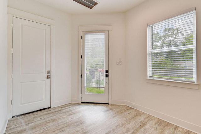 2705 Oakwood Crest Lane, Houston, TX 77018