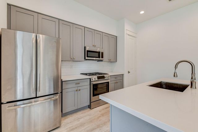 2705 Oakwood Crest Lane, Houston, TX 77018