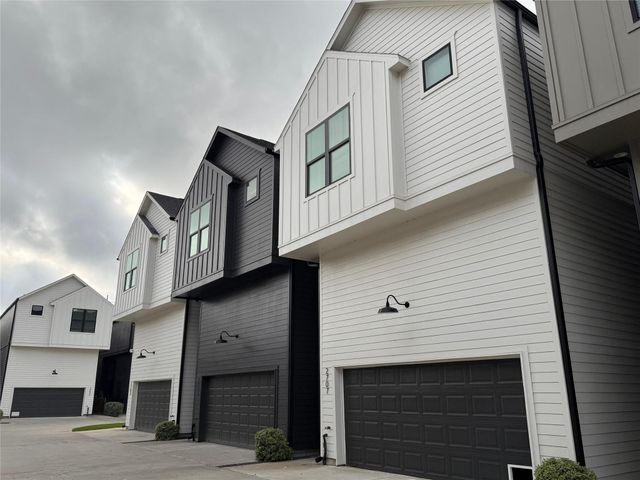 2705 Oakwood Crest Lane, Houston, TX 77018