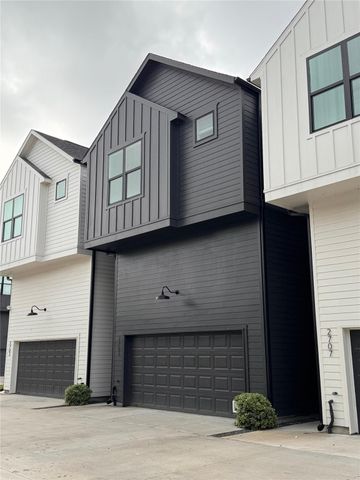 2705 Oakwood Crest Lane, Houston, TX 77018