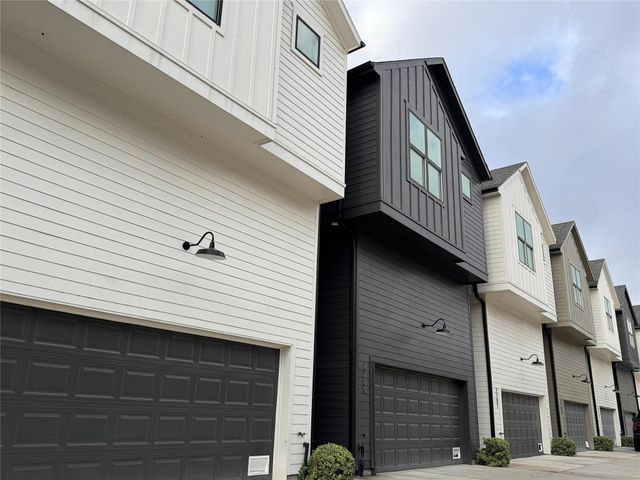 2705 Oakwood Crest Lane, Houston, TX 77018