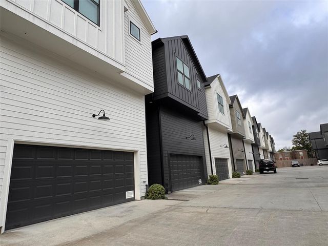 2705 Oakwood Crest Lane, Houston, TX 77018