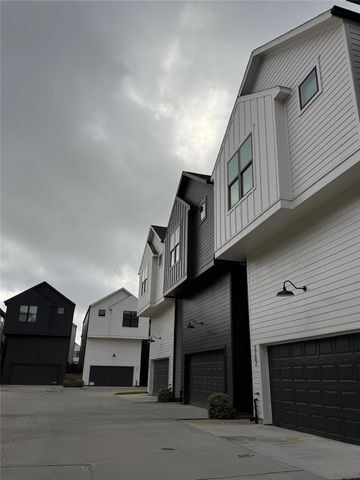 2705 Oakwood Crest Lane, Houston, TX 77018