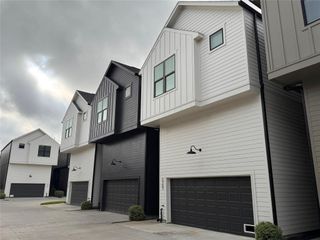 2705 Oakwood Crest Lane, Houston, TX 77018