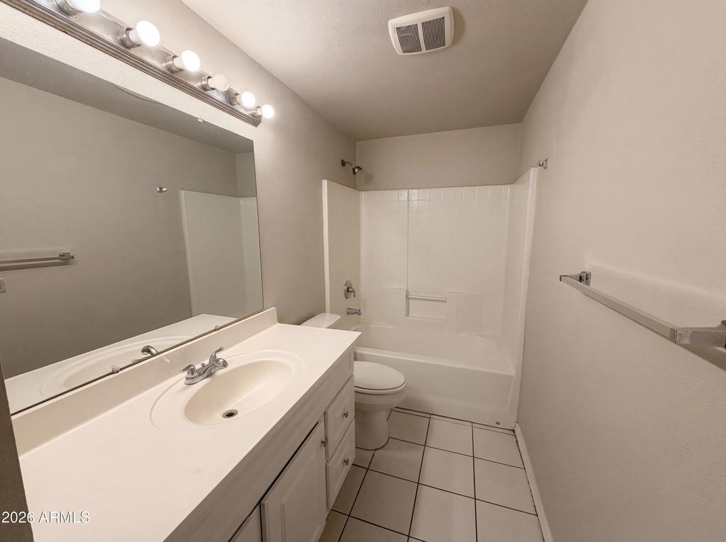 Image 6 of property listing at 1218 S JEAN ELIZABETH Place, Avondale, AZ 85323