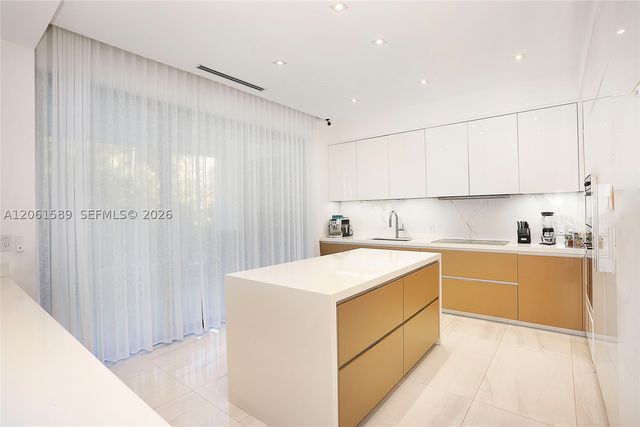 121 Buttonwood Dr, Key Biscayne, FL 33149