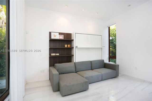 121 Buttonwood Dr, Key Biscayne, FL 33149