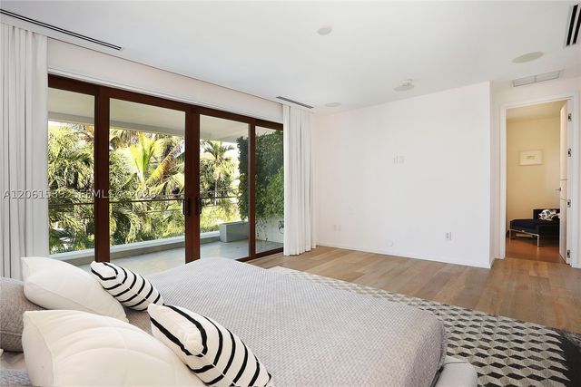 121 Buttonwood Dr, Key Biscayne, FL 33149