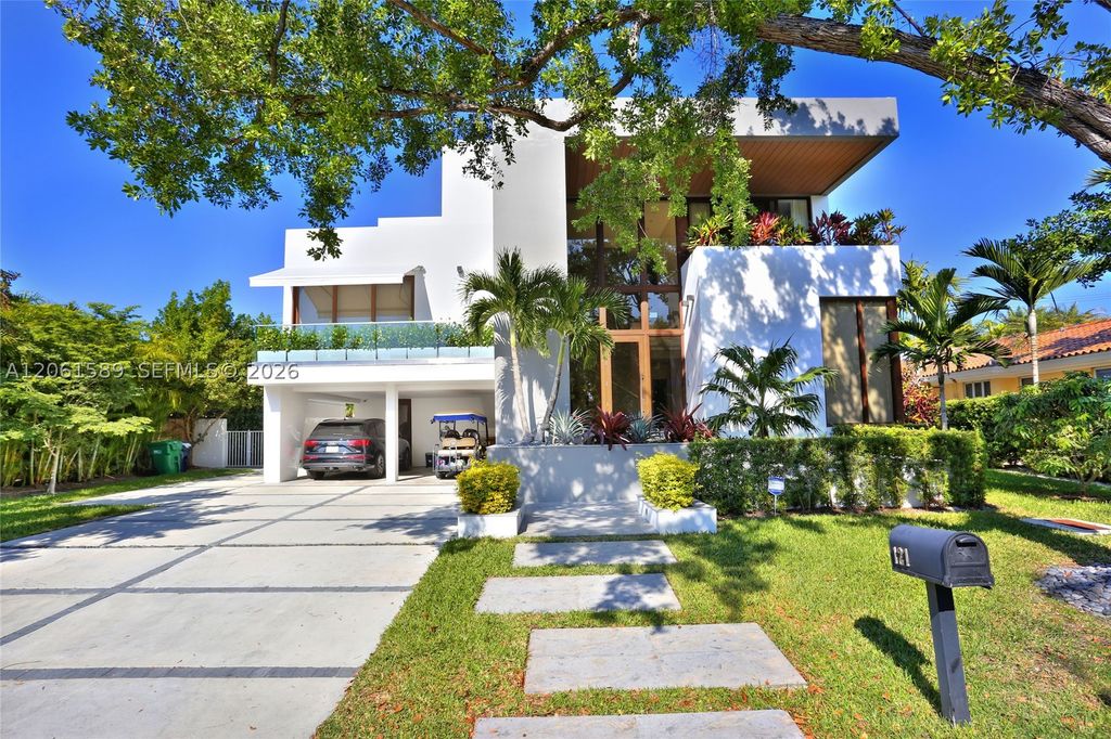 121 Buttonwood Dr, Key Biscayne, FL 33149