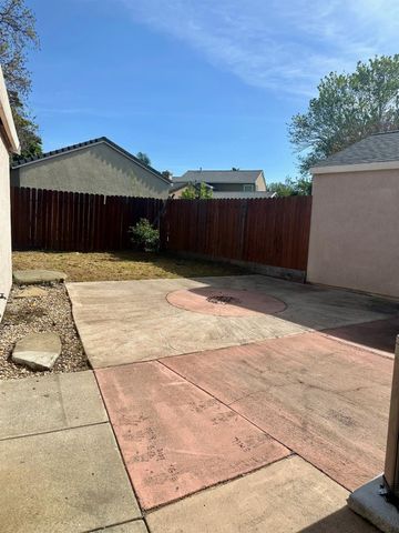7856 Crestleigh Ct, Antelope, CA 95843