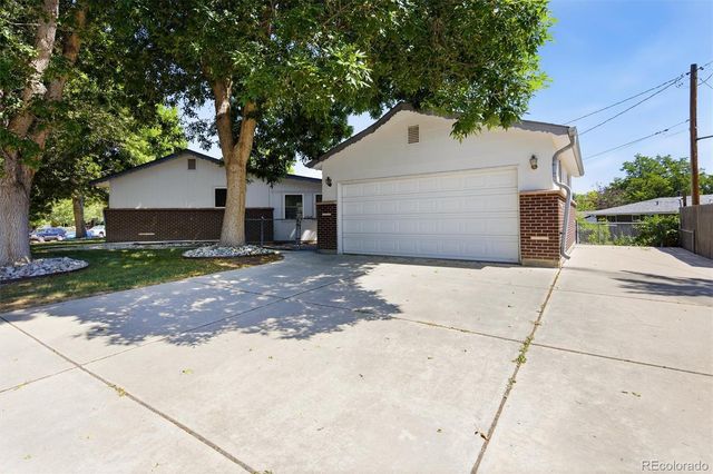 1530 S Estes Street, Lakewood, CO 80232