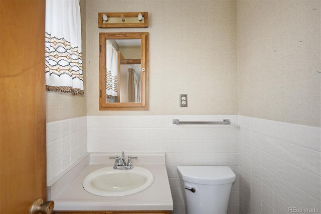1530 S Estes Street, Lakewood, CO 80232